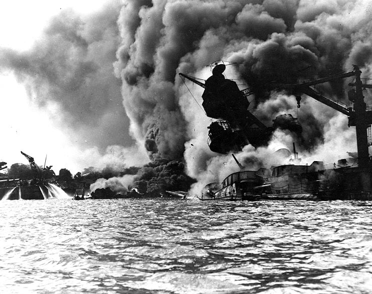 USS Arizona po útoku na Pearl Harbor