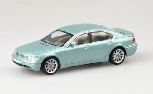 BMW 745i (Blue Metallic)