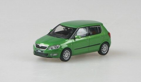 Škoda Fabia II, facelift 2010 - nové logo (Rallye Green Metallic)