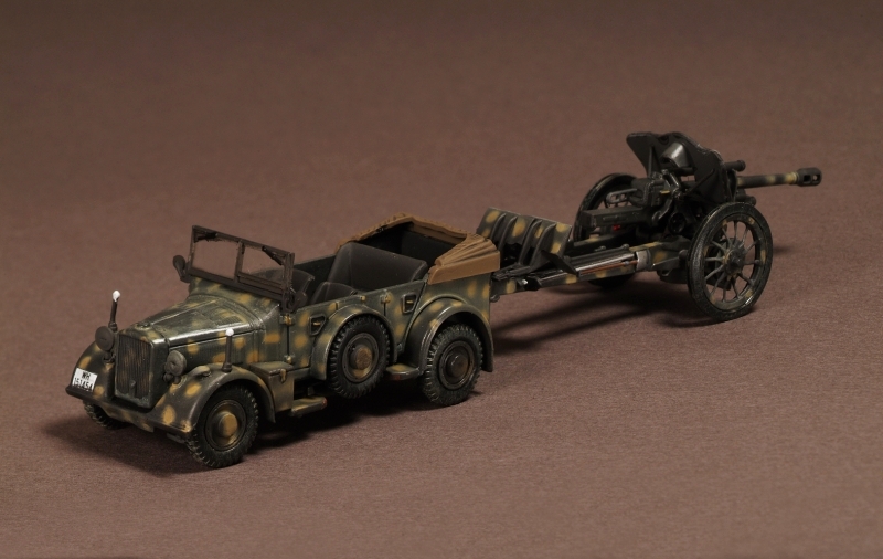 Kfz.15 Horch German Army + 10.5cm leFH 18M