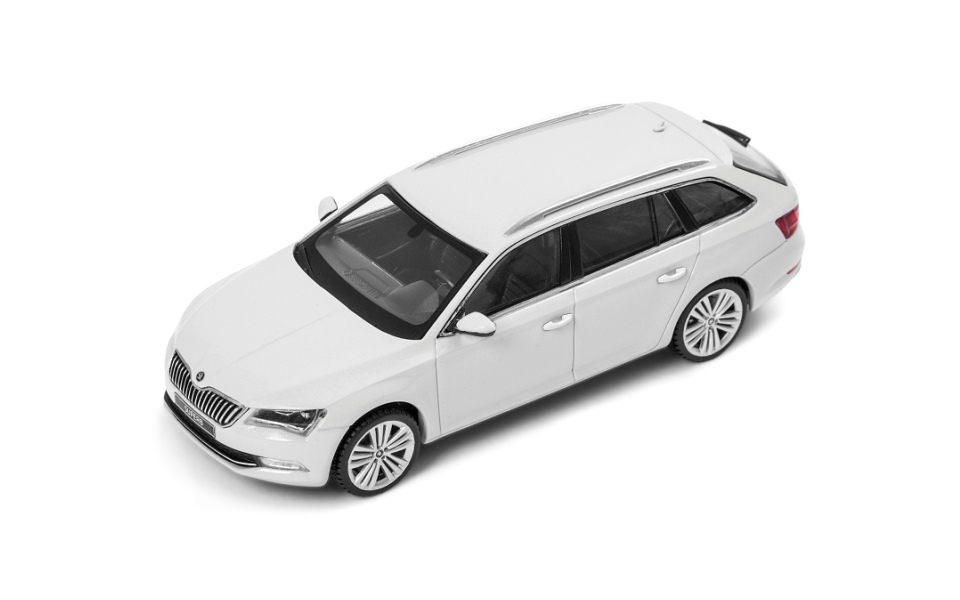 Škoda Superb III Combi (Moon White)