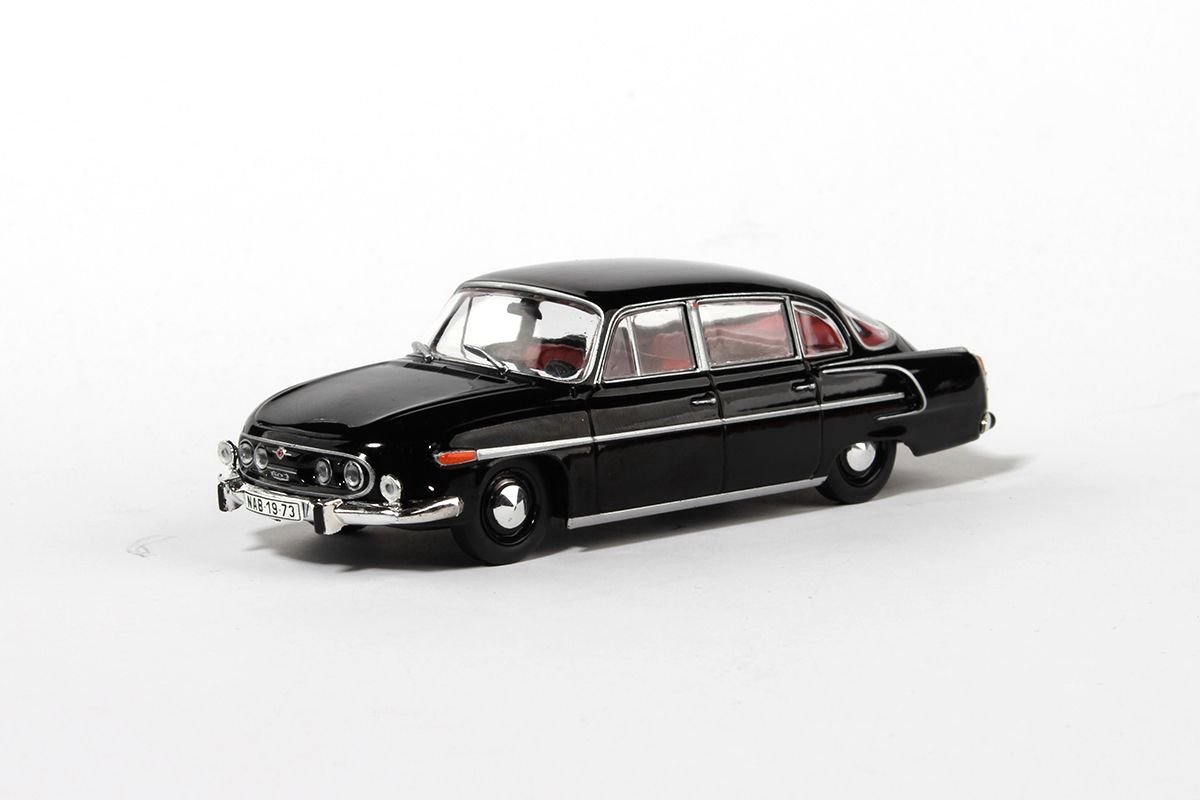 Tatra 603, 1969 (Black) - červený interiér