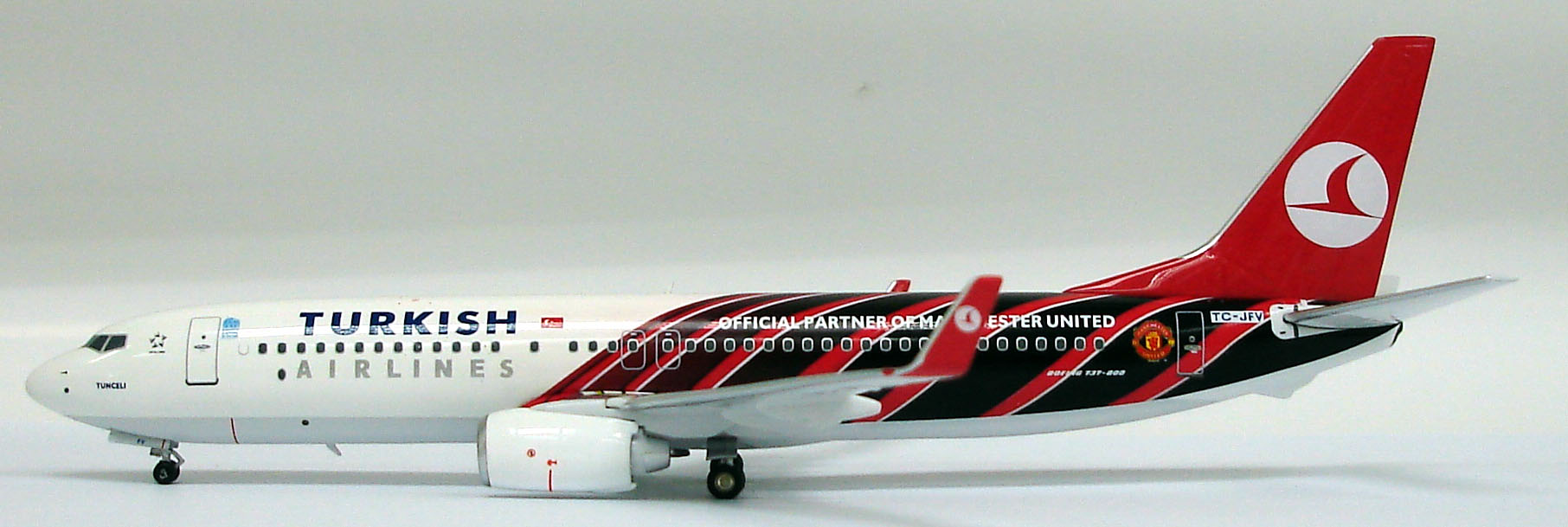 B737-8F2WL Turkish Airlines "Manchester FC" Colors